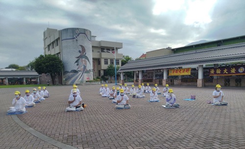 Image for article Tayvan: Uygulayıcılar Hualien İlçesindeki Bir Akşam Pazarında Etkinlikler Düzenlediler