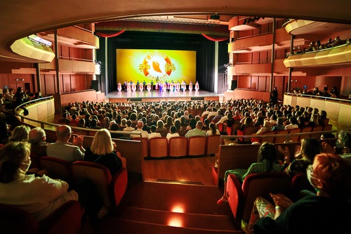 Image for article İtalyan, Alman ve Amerikalı Seyirciler Shen Yun'u Sevdi: “Dans Eden Gerçek Cennetsel Varlıklar”