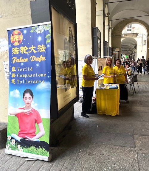 Image for article İtalya,Torino: Falun Dafa'nın Halkla Tanıtılmasının 30. Yıldönümü Kutlandı