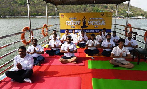 Image for article Hindistan: Uluslararası Yoga Günü'nde Falun Dafa'nın Güzelliğini ve Huzurunu Paylaşmak