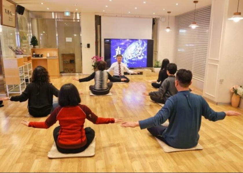 Image for article Güney Kore'de Dokuz Günlük Falun Dafa Atölyesi: Yeni Uygulayıcılar Kıymetli Bir Hazine Elde Ediyor