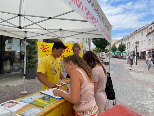 Image for article Avusturya: Falun Dafa Zulmüne Dikkat Çekmek İçin Bir Dizi Etkinlik Düzenlendi