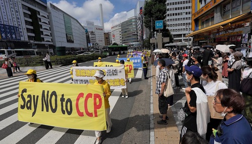 Image for article Tokyo, Japonya: Halk, Geçit Töreni ve Miting Sırasında ÇKP'nin Falun Dafa'ya 23 Yıldır Yaptığı Zulmü Kınadı