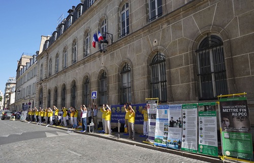 Image for article Fransa: 10 Şehirdeki Aktiviteler Sırasında On Yıllardır Süren Falun Gong Zulmü Halk Tarafından Kınandı