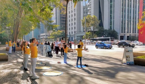 Image for article São Paulo, Brezilya: Falun Dafa Uygulayıcıları Düzenledikleri Faaliyetlerle Falun Gong Zulmüne Son Verilmesi Çağrısında Bulundu