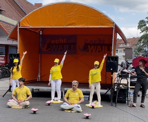 Image for article Almanya, Bremen: Festival Katılımcıları Falun Dafa'yı Öğrenmekten Mutlu Oldu