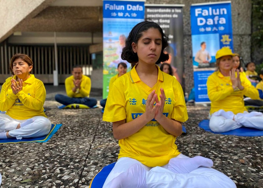 Image for article Meksika: Yerel Halk, Mexico Şehrindeki Faaliyetler Sırasında Falun Dafa'ya On Yıllardır Yapılan Zulmü Kınadı