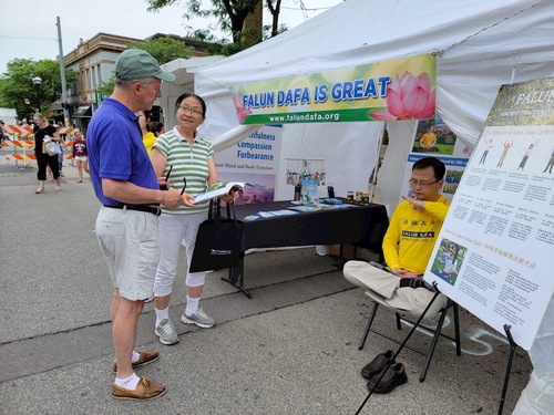 Image for article Michigan: Sanat Fuarında Falun Dafa Sıcak Bir Şekilde Karşılandı