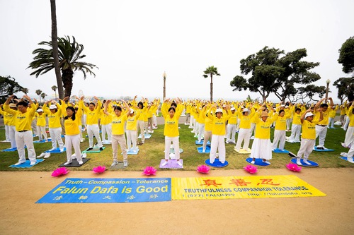 Image for article Santa Monica Sahili, Los Angeles: Egzersiz Gösterimi ve Zulme Son Verilmesi Çağrısıyla Miting 
