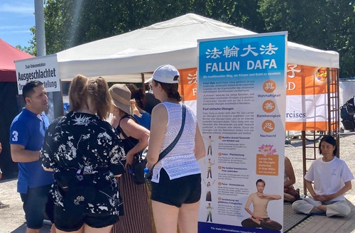 Image for article Almanya: Aschaffenburg'daki İnsanlar ÇKP'nin Falun Dafa'ya Karşı Sürdürdüğü Zulme Son Vermesi Çağrısında Bulundu