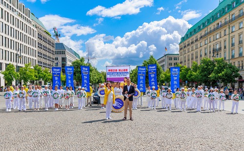 Image for article Almanya; Berlin: Falun Dafa'ya Karşı Yapılan Zulmün Sona Ermesi İçin Yürüyüş ve İki Günlük Miting Düzenlendi
