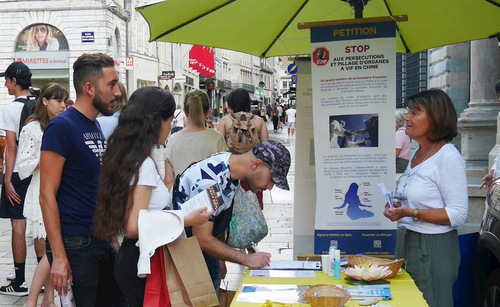 Image for article Fransa: Besançon'da Falun Dafa Hakkındaki Gerçek Açıklandı
