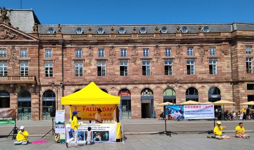 Image for article Fransa, Strasbourg: Yerel Halk Çin'de Falun Dafa'ya Karşı Yapılan Zulmünü Kınadı