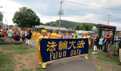 Image for article New York: Falun Dafa Uygulayıcıları Ulusal Gece Gezisine Katıldı