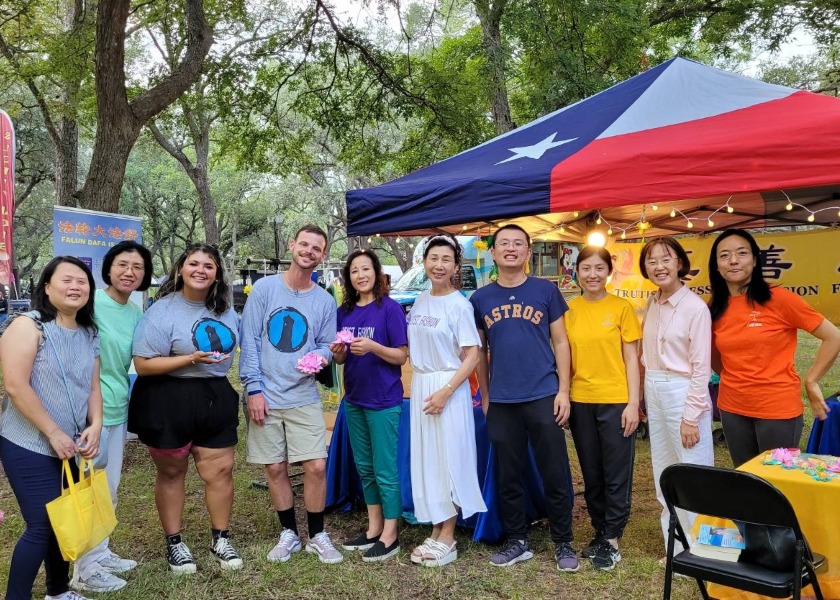 Image for article Houston, ABD: Falun Gong Uygulayıcıları Yerel Festivale Katıldı