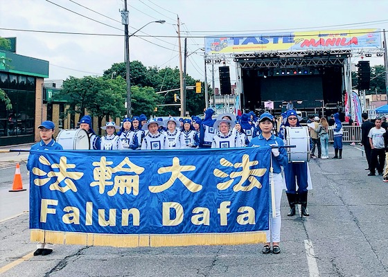 Image for article Toronto, Kanada: İnsanlar Falun Dafa'nın Filipin Yemekleri Sokak Festivaline Katılımından Dolayı Müteşekkir