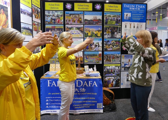 Image for article Brisbane, Avustralya: Zihin Beden Ruh Festivali'nde Falun Dafa Tanıtımı