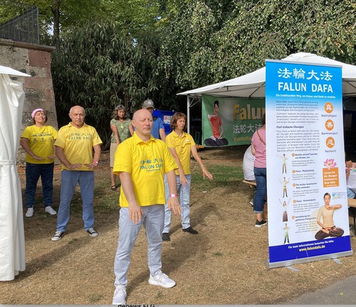 Image for article Hanau, Almanya: Halk Festivalinde Falun Gong Tanıtımı Yapıldı