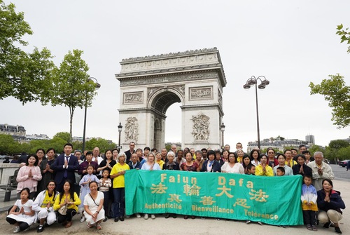 Image for article Fransa: Uygulayıcılar Shifu'ya Minnettarlar ve O'nun Güz Ortası Festivalini Kutluyorlar