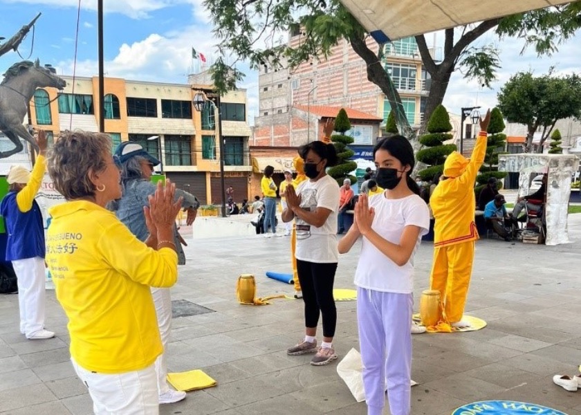 Image for article Tlaxcala, Meksika: Uygulayıcılar Falun Dafa'yı Tanıtmak İçin Zacatelco'da Etkinlik Düzenlediler