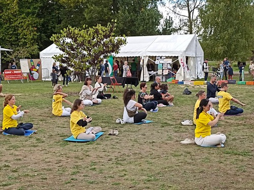 Image for article Fransa: İmkanlar Karnavalı Sırasında Falun Dafa Tanıtımı Yapıldı