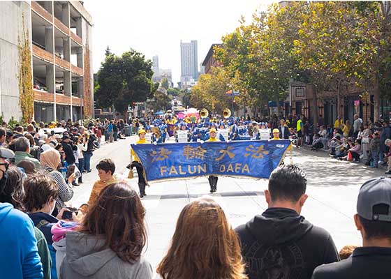 Image for article San Francisco: Falun Gong, İtalyan Miras Geçit Töreni'nde İyi Karşılandı