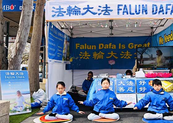 Image for article Avustralya: Falun Gong, Melbourne Ay Festivali'nde Övüldü