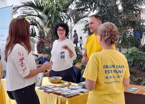 Image for article Romanya: “Doğadan Gelen Sağlık” Fuarında Falun Dafa'nın Tanıtımı Yapıldı