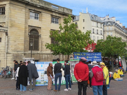 Image for article Fransa: Yerel Halk, Falun Dafa'nın Tanıtıldığı Etkinliklerde Çin Komünist Rejimini Kınadı