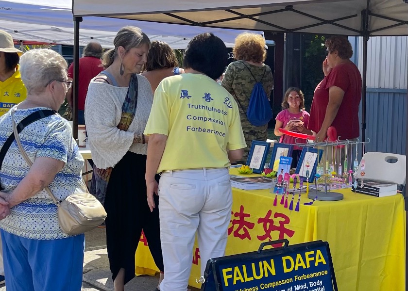 Image for article New York Eyaleti: Canajoharie Sokak Fuarında Falun Dafa Tanıtımı