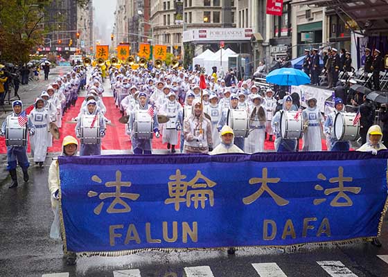 Image for article Manhattan: Falun Gong, New York Şehri Gaziler Günü Geçit Töreni'ne Katıldı