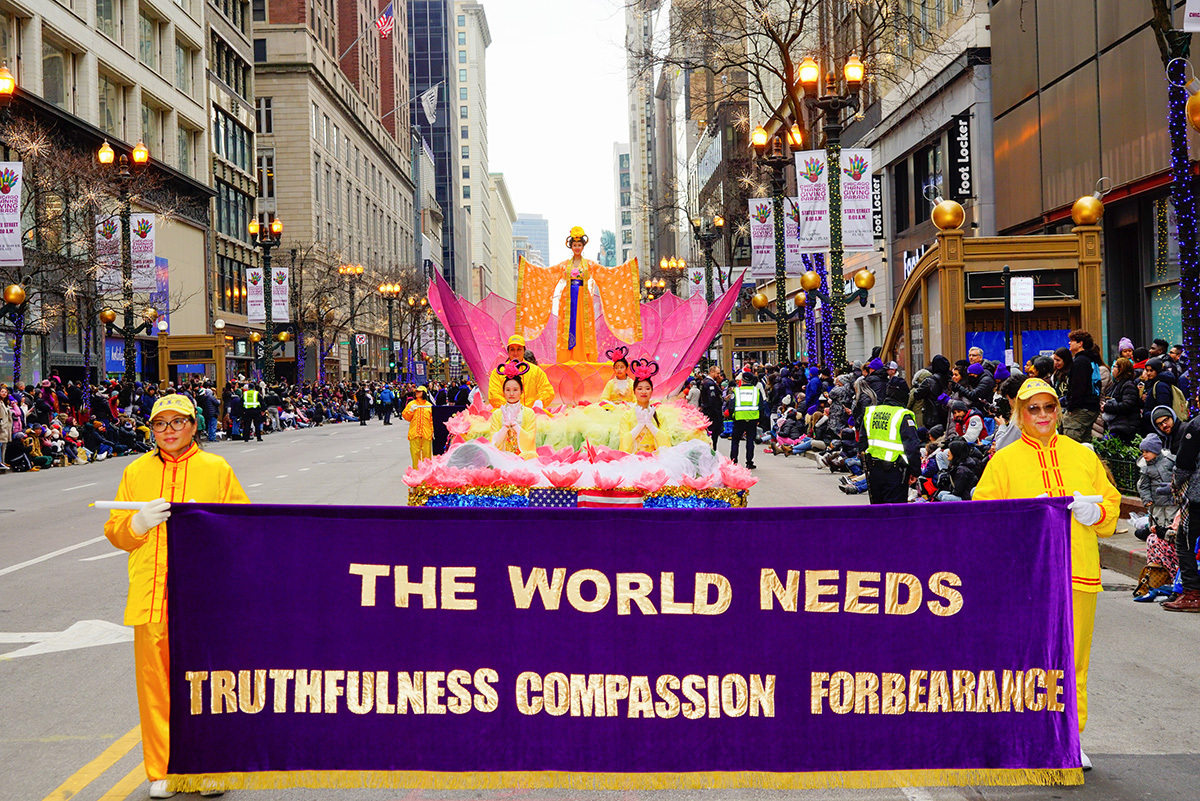 Image for article Chicago: Falun Dafa, Şükran Günü Geçit Töreninde Memnuniyetle Karşılandı