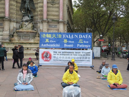 Image for article Paris, Fransa: İnsanlar Çin Rejiminin Falun Gong' Yaptığı Zulmü Kınadı