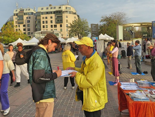 Image for article Paris, Fransa: Açık Hava Etkinlikleri İle Çin'deki Falun Gong Zulmüne Dikkat Çekildi