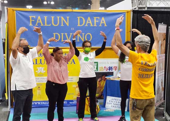 Image for article Porto Riko: Baby Boomers Fuarı Katılımcıları Falun Dafa'yı Öğrenmekten Mutlu