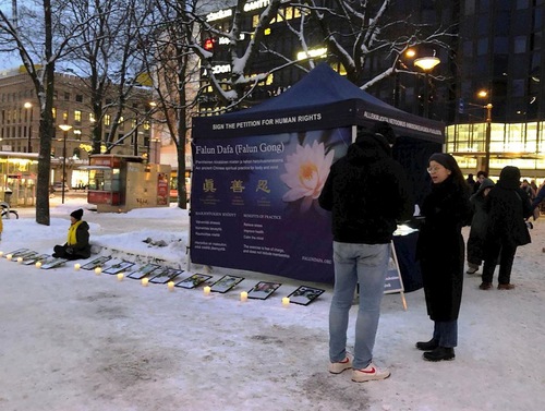 Image for article Helsinki, Finlandiya: İnsan Hakları Günü'ndeki Mum Işığı Nöbeti Yapıldı