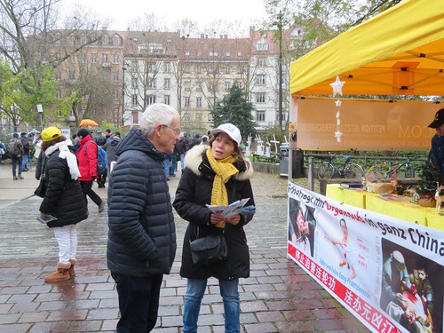Image for article Fransa: Uygulayıcılar Strasbourg'da Toplandı ve Falun Dafa Hakkında Farkındalığı Arttırdılar