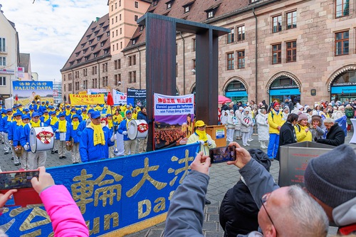 Image for article Almanya, Nürnberg: Yapılan Faaliyetlerle Falun Dafa'ya Yönelik İnsan Hakları İhlallerini Sonlandırma Çağrısı Düzenlendi