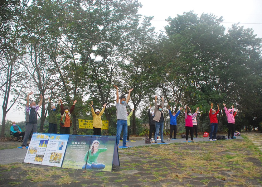Image for article Chiayi, Tayvan: Uygulayıcılar Zulüm Konusunda Farkındalığı Artırmak İçin Renyi Gölü'nde Faaliyetler Düzenledi
