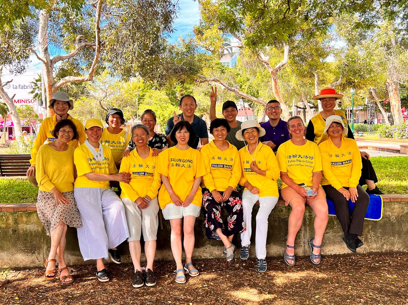 Image for article Yeni Kaledonya: Ada Sakinlerine Falun Gong Tanıtımı