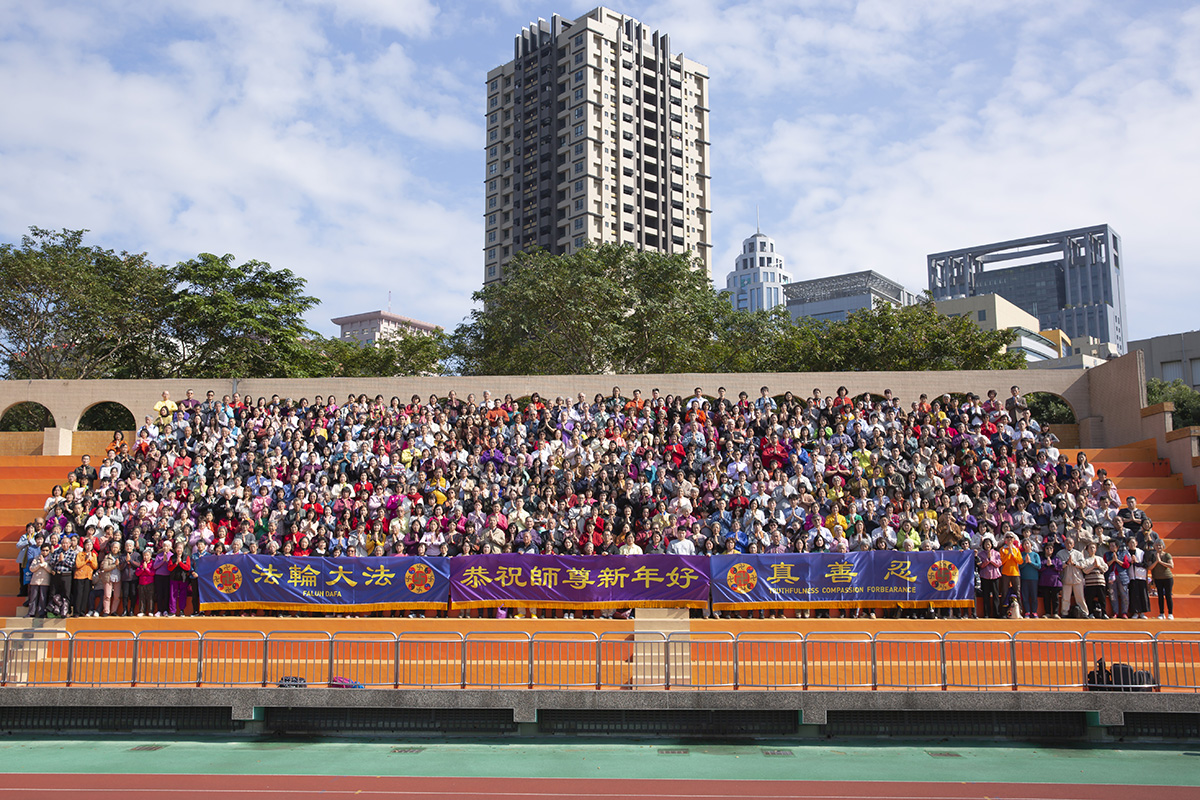 Image for article Taipei: Uygulayıcılar Falun Dafa'nın Kurucusuna Mutlu Bir Çin Yeni Yılı Diliyor