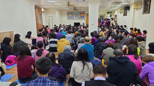 Image for article Tayvan: Kuzeybatı Bölgesindeki Grup Çalışması ve Deneyim Paylaşım Konferansı, Kişisel Gelişimde Çabalı Olmaya Teşvik Ediyor