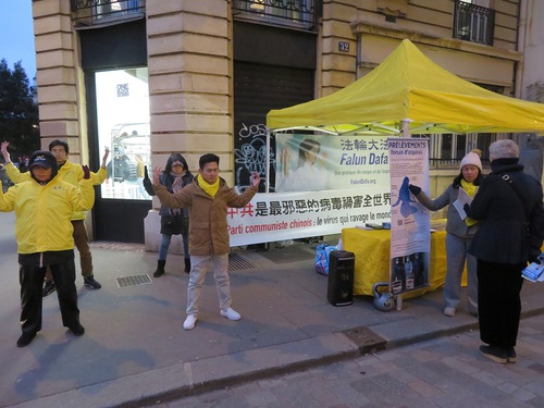 Image for article Fransa: Paris'te Falun Dafa İlkeleri İnsanlar Tarafından Övgü Aldı