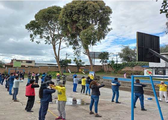 Image for article Ekvador: Uygulayıcılar Ülkenin Çeşitli Bölgelerindeki Yerel Halka Falun Dafa'yı Tanıttı
