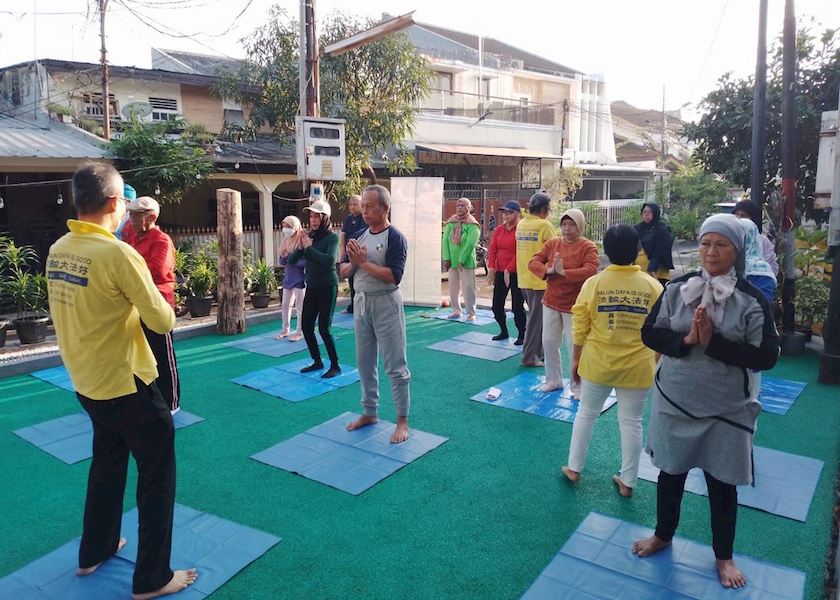 Image for article Jakarta, Endonezya: Polis Memurlarına ve Ailelerine Falun Gong Tanıtımı