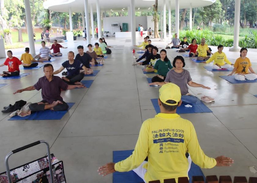 Image for article Endonezya: Halk Falun Dafa'yı ve Çin'deki Zulmü Öğreniyor