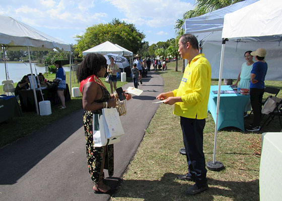 Image for article Miami: Uygulayıcılar Asya Kültür Festivali'nde Falun Dafa'yı Tanıttılar