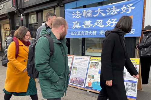 Image for article Dublin, İrlanda: Çin Mahallesindeki Etkinlik Sırasında Çinliler ÇKP'den Ayrıldı