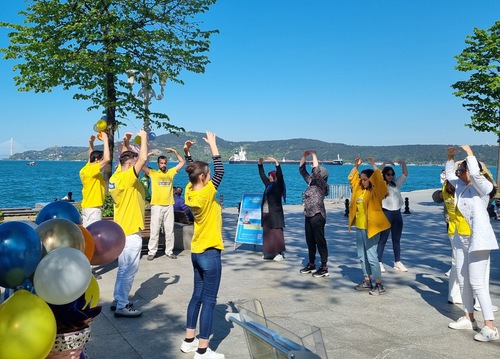 Image for article İstanbul ve Mersin, Türkiye: Uygulayıcılar Dünya Falun Dafa Gününü İki Şehirde Kutladılar
