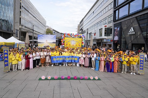 Image for article Frankfurt, Almanya: Avrupa Kıtasının Finans Merkezinde Dünya Falun Dafa Günü Kutlandı